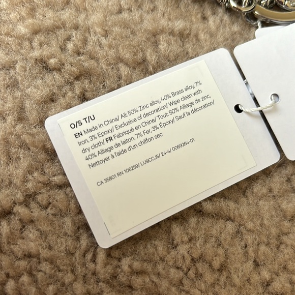 NWT Lululemon Limited Edition Everywhere Belt Bag Keychain in Black / Silver - Picture 3 of 3